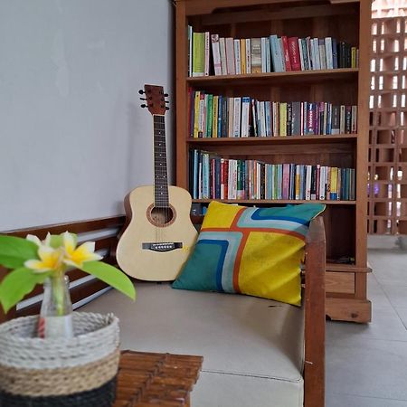 Bring In House Yogyakarta Appartement Buitenkant foto